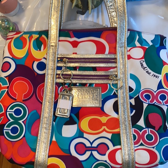 Coach - Picture 14 of 16